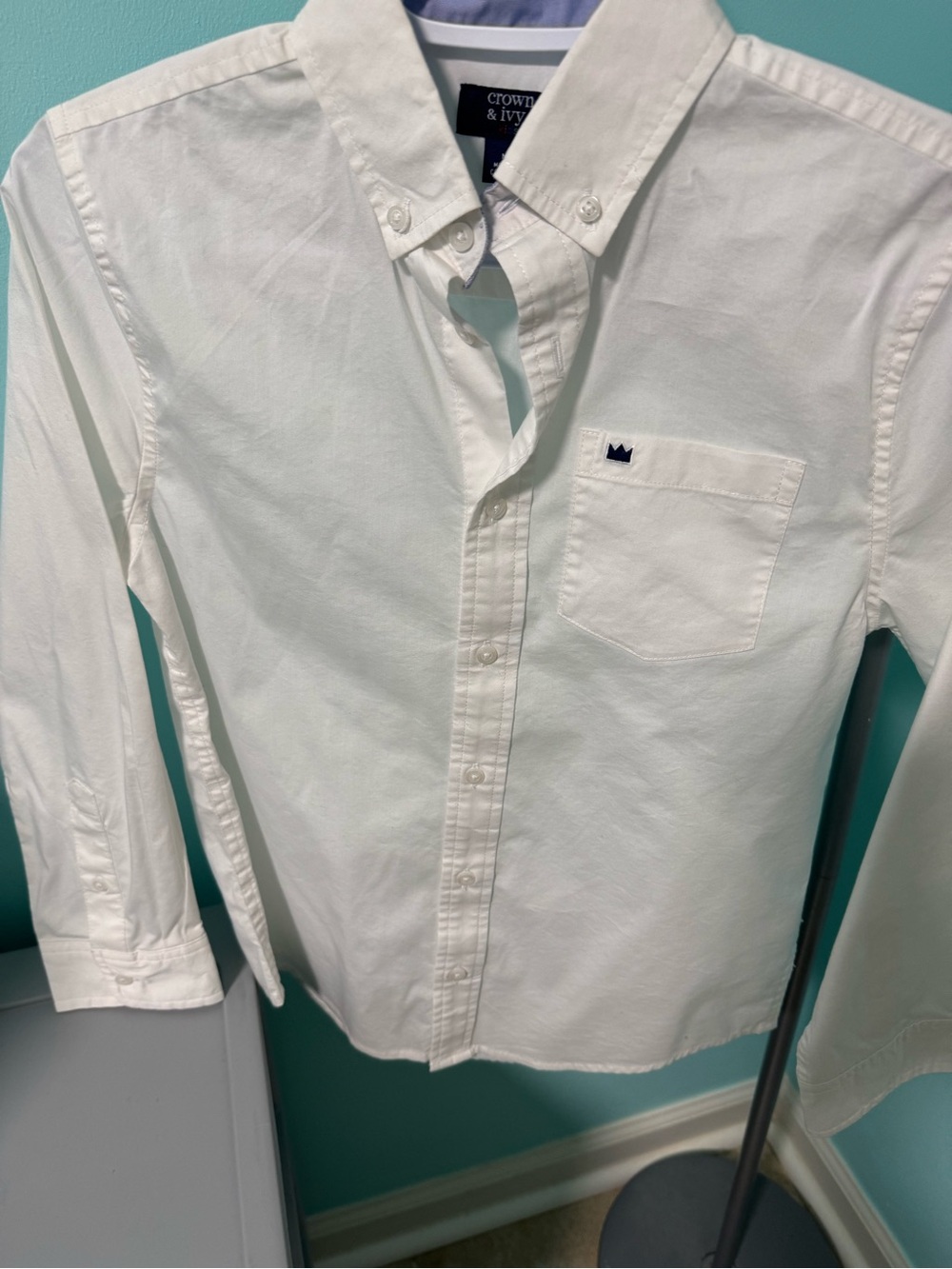 crown & ivy Men’s White Button-Down Pocket Shirt